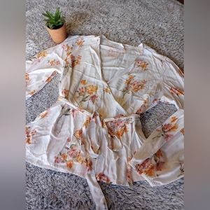 Women's floral long sleeve feminine blouse, size Medium.